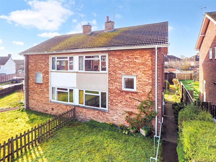 3 Bedroom Semi Detached House For Sale In Meadow Way, Andover, SP10