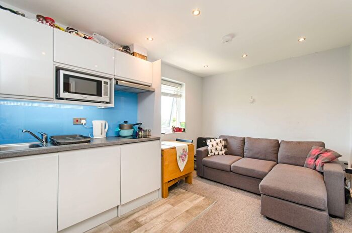 Studio To Rent In Sentinel Close, Southall, Northolt, UB5