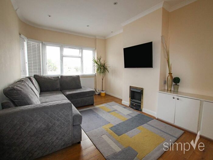 2 Bedroom Flat To Rent In Nestles Avenue, Hayes, Middlesex, UB3