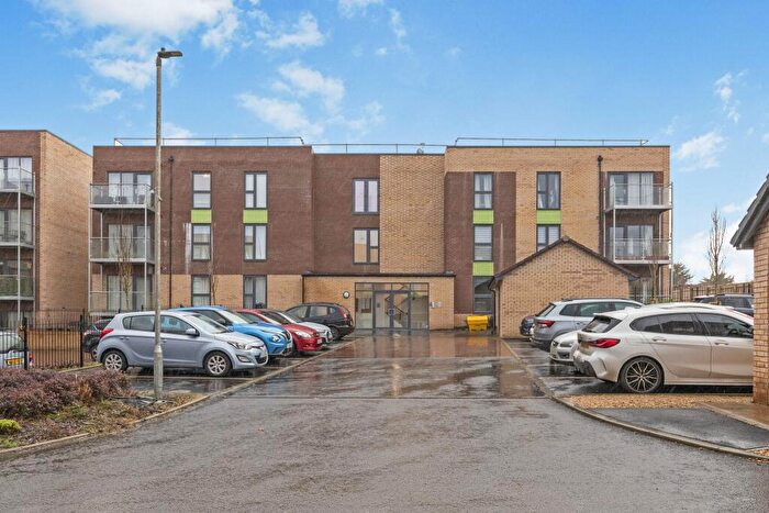 2 Bedroom Flat For Sale In Flatts Close, Bristol, BS34