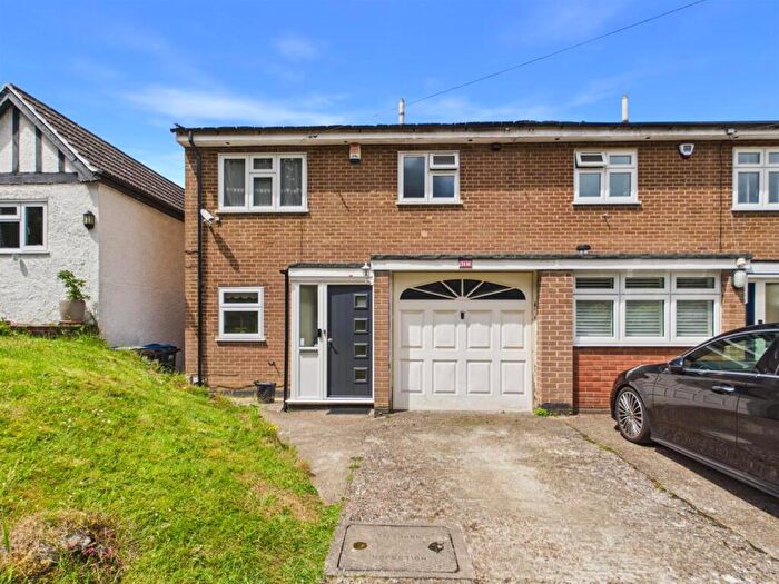 3 Bedroom Semi-Detached House For Sale In Portnalls Road, Coulsdon, CR5
