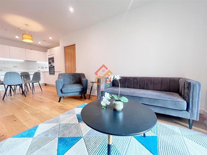 2 Bedroom Flat To Rent In The Axium, Windmill Street, Birmingham, B1