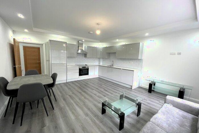 2 Bedroom Flat To Rent In Clothorn Road, Manchester, M20