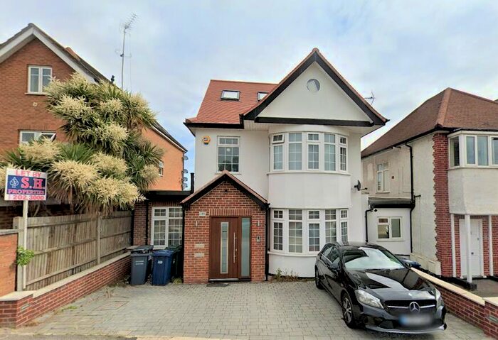4 Bedroom Flat To Rent In Great North Way, Hendon, NW4
