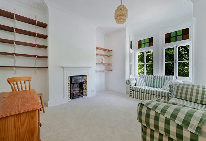 2 Bedroom Flat To Rent In Chiswick Common Road, W4