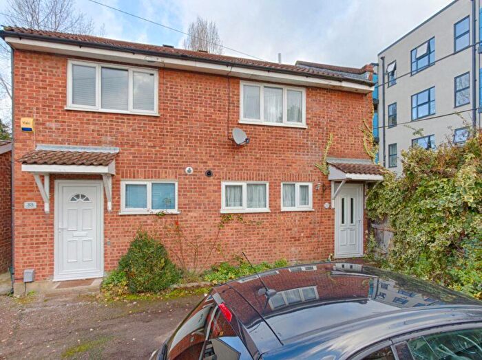 3 Bedroom Semi-Detached House For Sale In Shalcross Drive, Cheshunt, EN8