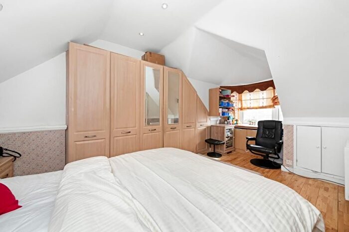 5 Bedroom End Of Terrace House For Sale In Bewlys Road, London, SE27