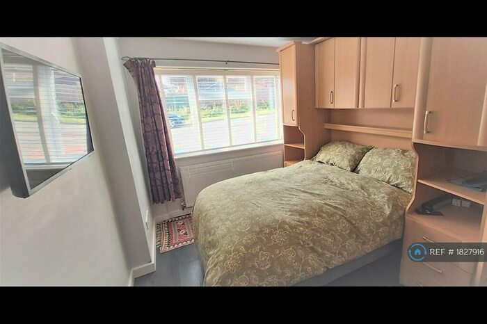 5 Bedroom Terraced House To Rent In Ford End, Woodford Green, IG8