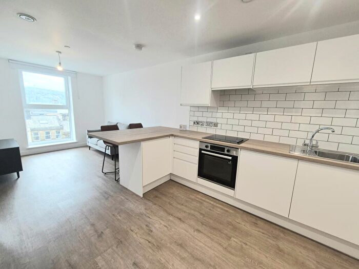 1 Bedroom Apartment To Rent In Cow Green, Halifax, HX1