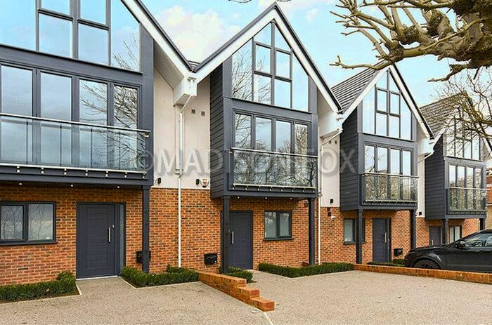 4 Bedroom Terraced House To Rent In Hainault Road, Chigwell, IG7