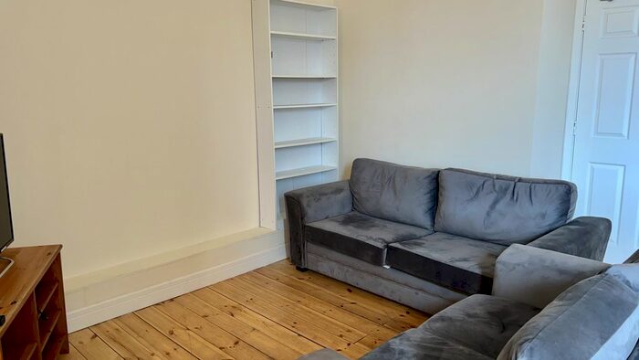 3 Bedroom Flat To Rent In Heaton Road, Heaton, Newcastle Upon Tyne, NE6