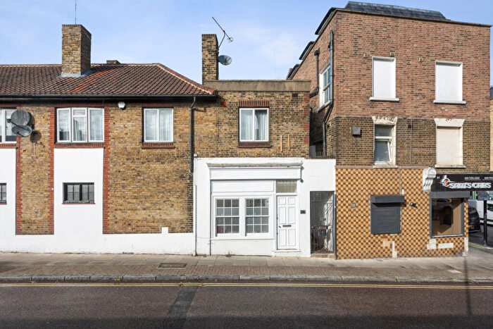 Apartment To Rent In Leconfield Road, London, N5