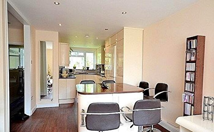 2 Bedroom Flat To Rent In Aldwick Court, Sonia Gardens, London, N12