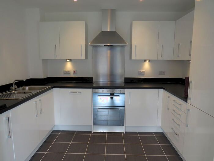 2 Bedroom Flat To Rent In Kingfisher Close, Warwick, CV34