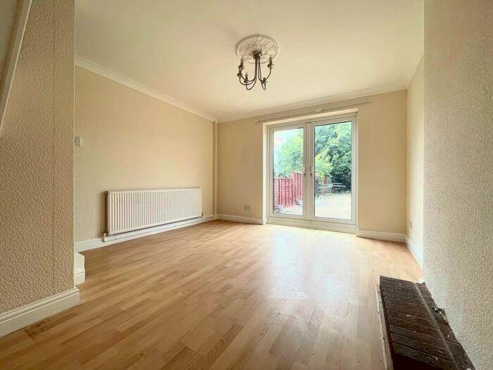 2 Bedroom Semi-Detached House To Rent In Alvingham Avenue, Cleethorpes, DN35