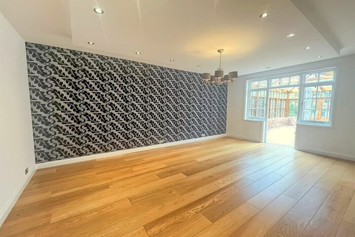 5 Bedroom House To Rent In Oakfields Road, Temple Fortune, NW11