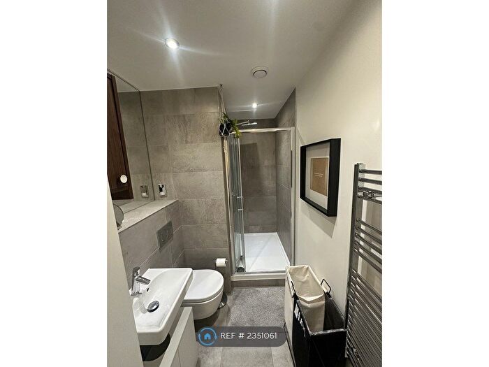 2 Bedroom Flat To Rent In Ballards Way, Croydon, CR0