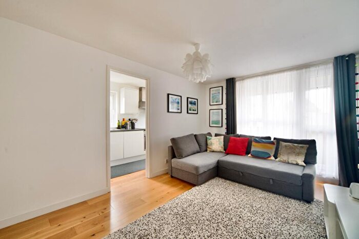 1 Bedroom Flat For Sale In Tenterden Road, London, N17