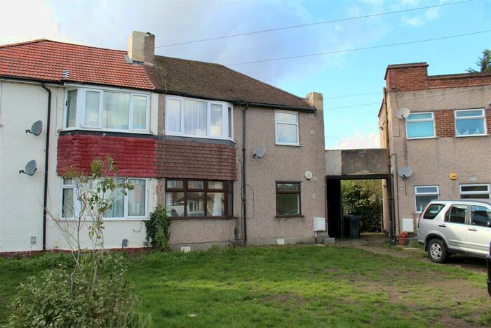 2 Bedroom Maisonette To Rent In Burnham Crescent, Dartford, Kent, DA1