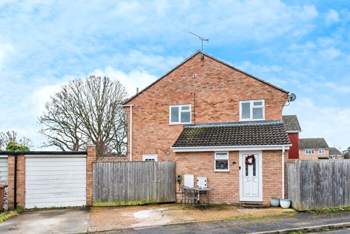 3 Bedroom Semi Detached House For Sale In Beagle Close, Abingdon, OX14