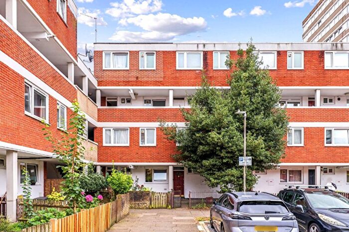 3 Bedroom Flat To Rent In Surrey Lane, London, SW11