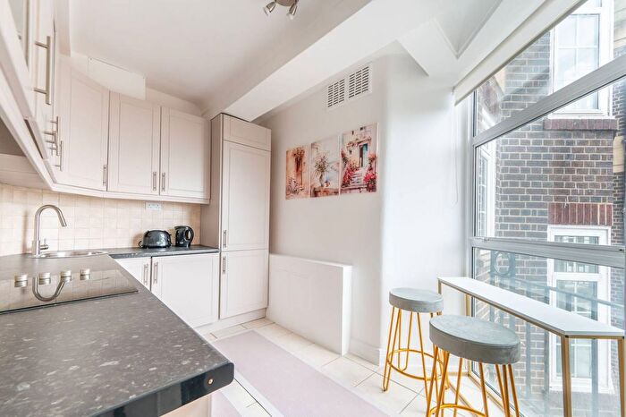 2 Bedroom Flat To Rent In Kensington Park Gardens, Notting Hill, London, W11