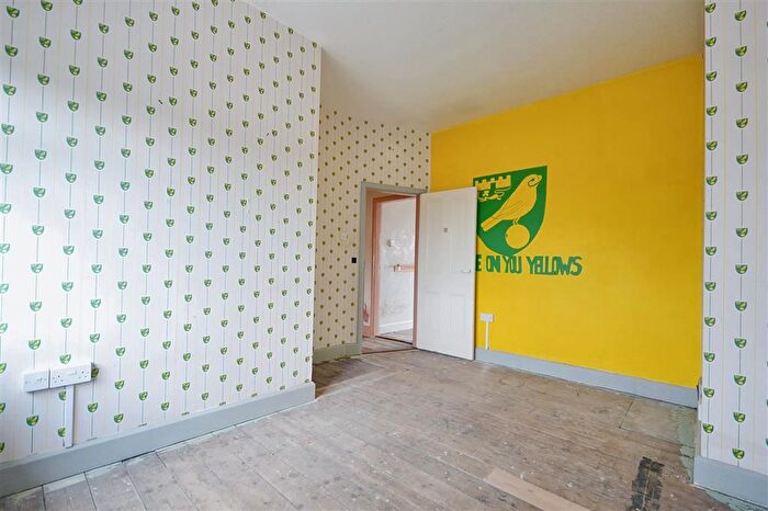 2 Bedroom Terraced House For Sale In Campbell Road, Eastleigh, SO50