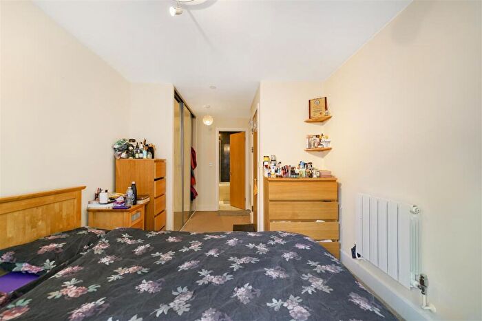 1 Bedroom Apartment To Rent In Millharbour, Canary Wharf, E14