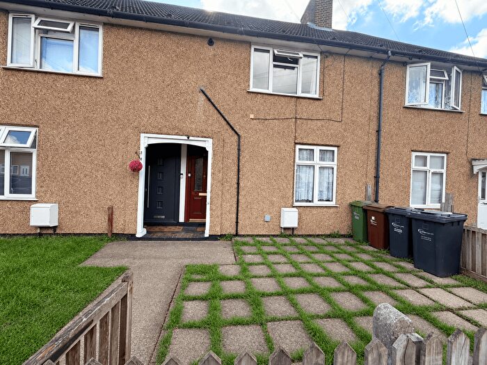 3 Bedroom Terraced House For Sale In Valence Wood Road, Dagenham, RM8