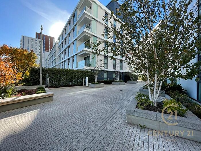 2 Bedroom Flat To Rent In Wandsworth Road, London, SW8