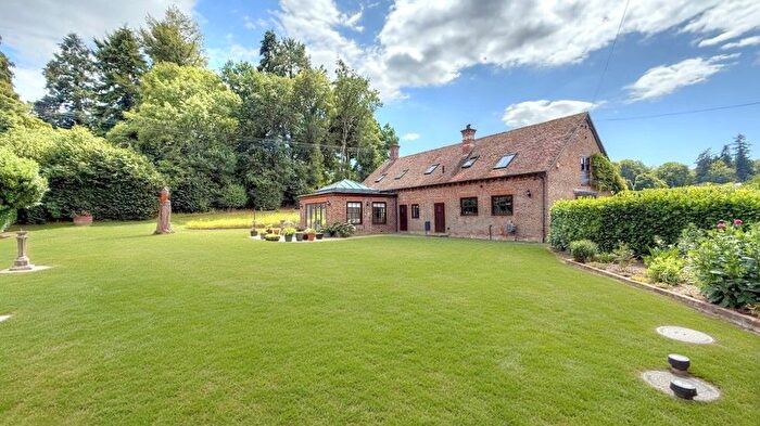 4 Bedroom Barn Conversion For Sale In St Patricks Lane, Liss, Hampshire, GU33