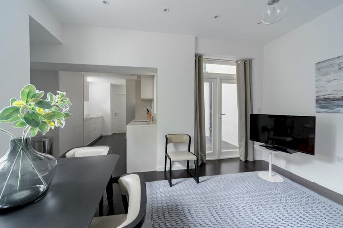 1 Bedroom Flat To Rent In St Stephens Gardens, Notting Hill, W2