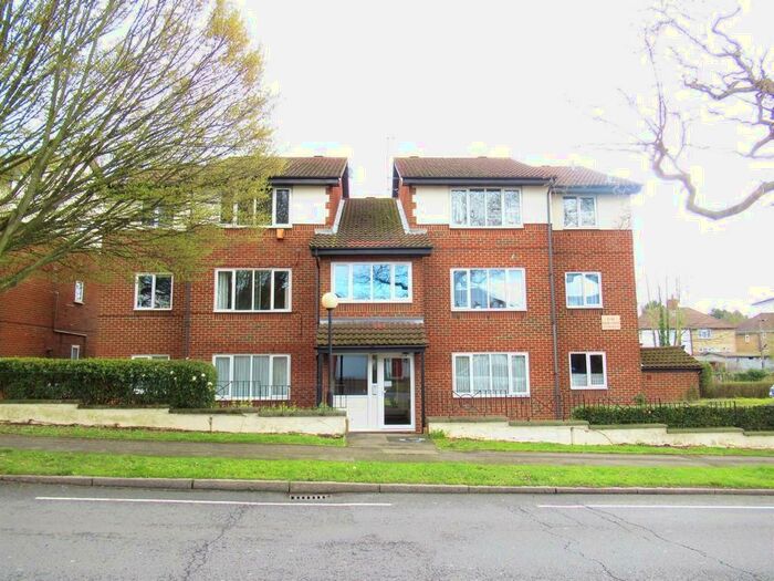2 Bedroom Apartment To Rent In Larkshall Road, London, E4