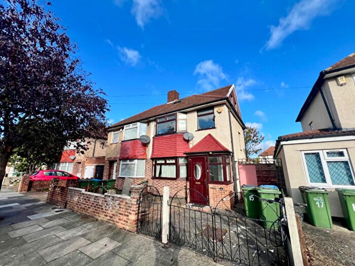 3 Bedroom Semi Detached House For Sale In Abbey Wood, London, SE2