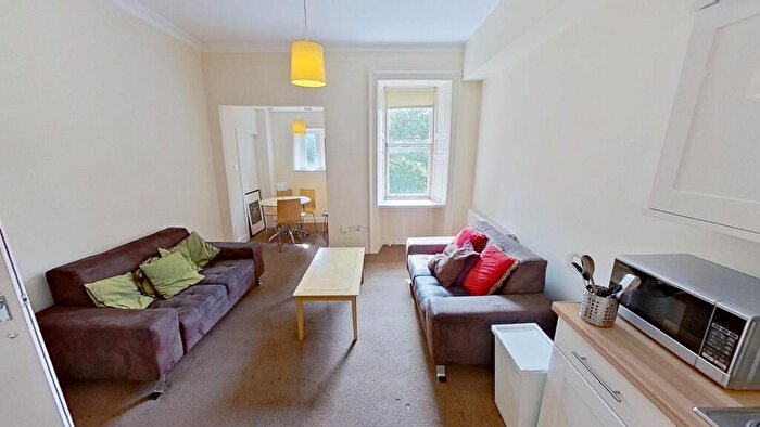 3 Bedroom Flat To Rent In Buccleuch Street, Edinburgh, EH8