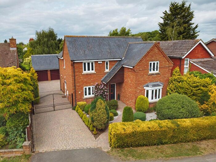 4 Bedroom Detached House For Sale In Cotton End Road, Wilstead, Bedfordshire, MK45