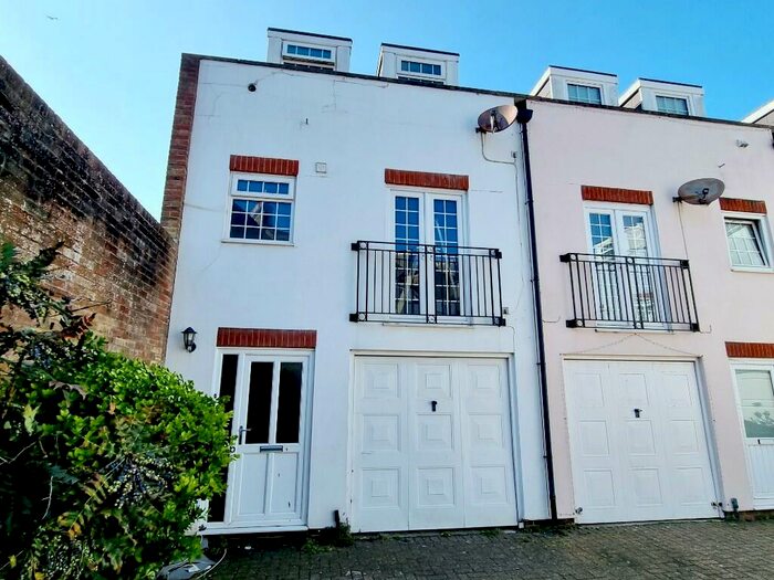 2 Bedroom End Of Terrace House To Rent In Cambridge Road, Eastbourne, East Sussex, BN22