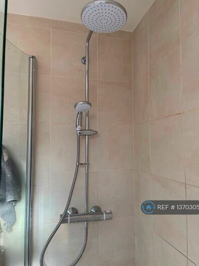 2 Bedroom Maisonette To Rent In Margaret Way, Ilford, IG4