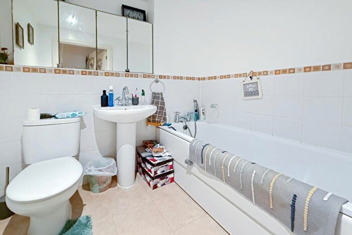 2 Bedroom Flat For Sale In Coleman House, Watling Street, Bletchley, Milton Keynes, MK2