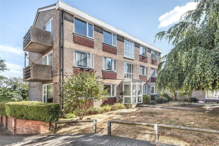 2 Bedroom Flat To Rent In Langton Close, Addlestone, Surrey, KT15