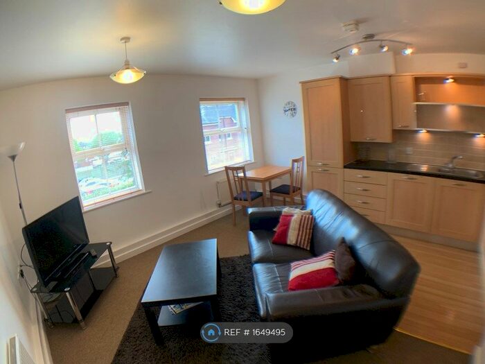 1 Bedroom Flat To Rent In Holywell Drive, Warrington, WA1