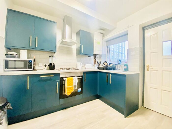 3 Bedroom Flat To Rent In Trent Bridge Buildings, Nottingham, NG2