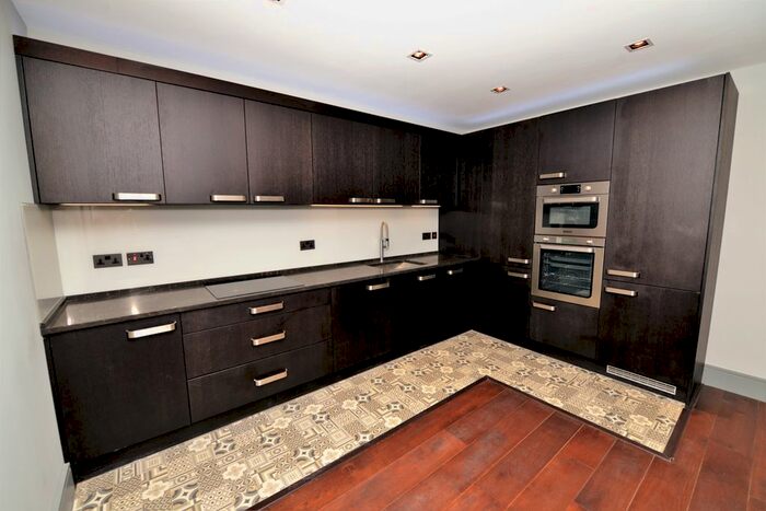 3 Bedroom Flat To Rent In - Sutherland Avenue, Maida Vale, W9