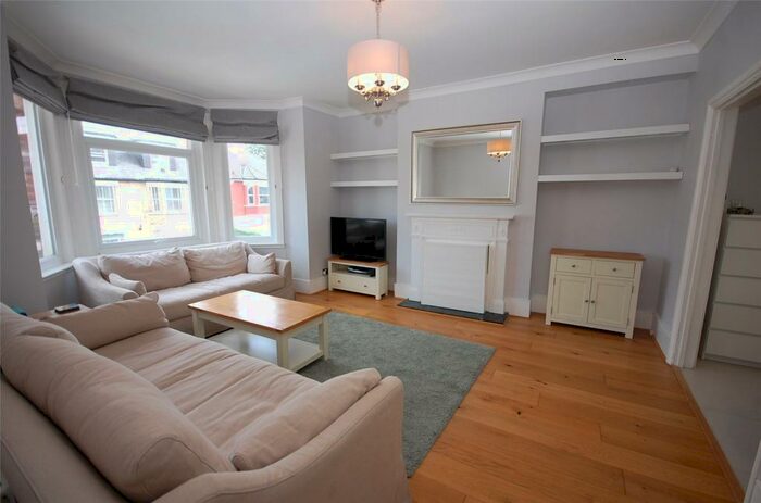 3 Bedroom Apartment To Rent In Station Road, Finchley, N3