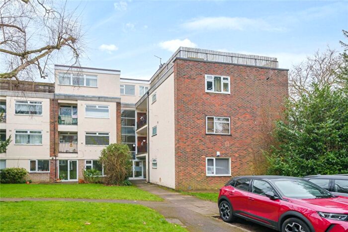 Studio For Sale In Dunraven Drive, Enfield, EN2