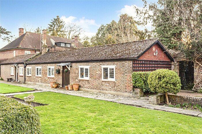 2 Bedroom Bungalow To Rent In Castle Way, Feltham, TW13