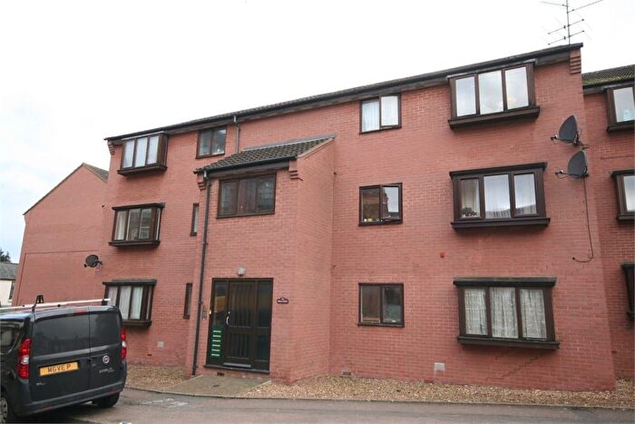 2 Bedroom Flat To Rent In Manor Court, Strode Road, NN8