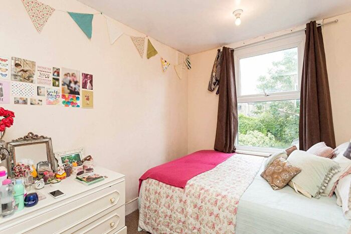4 Bedroom Property To Rent In Carlwell Street, Tooting, London, SW17