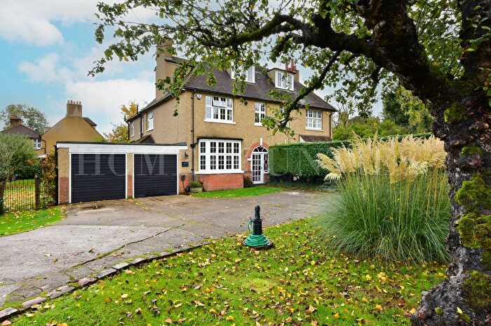 5 Bedroom Semi-Detached House For Sale In St Albans Road, South Mimms, Potters Bar, EN6