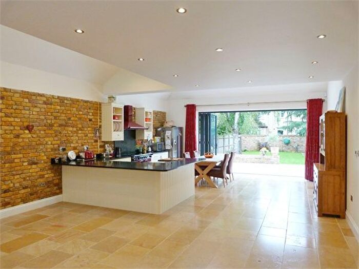5 Bedroom Detached House For Sale In Lime Grove, Ruislip, HA4